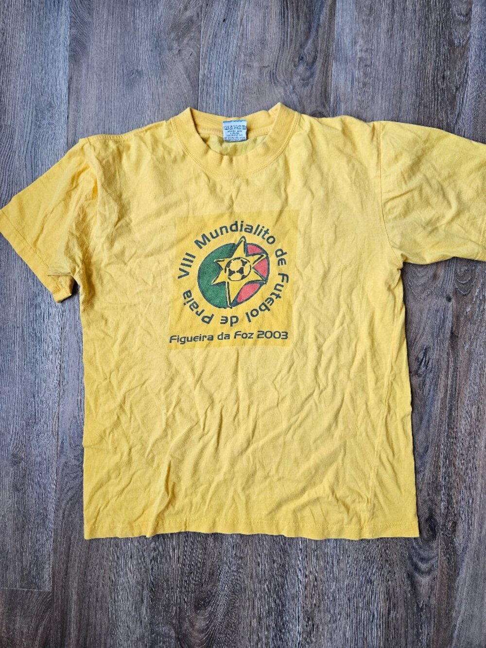 Vintage 2003 Soccer Tee L Mundialito de Futebol de Praia Yellow Y2K Portugal